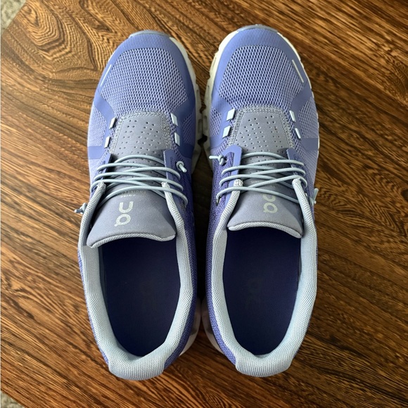 On Running Cloud 5 Sneakers in Blueberry and Feather - Picture 3 of 10